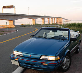 1992 Pontiac Sunbird Convertible at Confederation Bridge.jpg